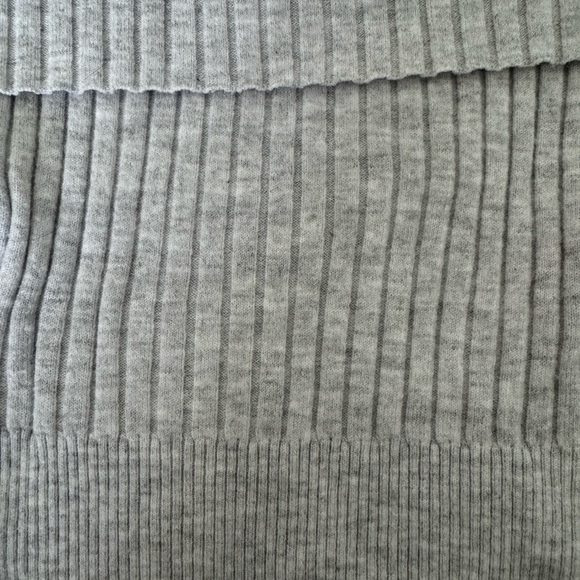 Super soft gray long sleeve sweater top - cropped and very stretchy - Picture 2 of 4
